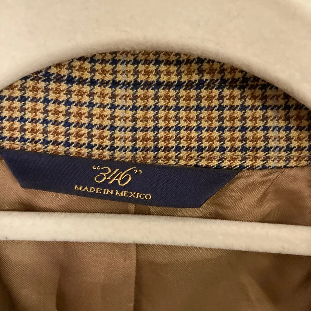 Brooks Brothers fully lined woven wool blazer size 42